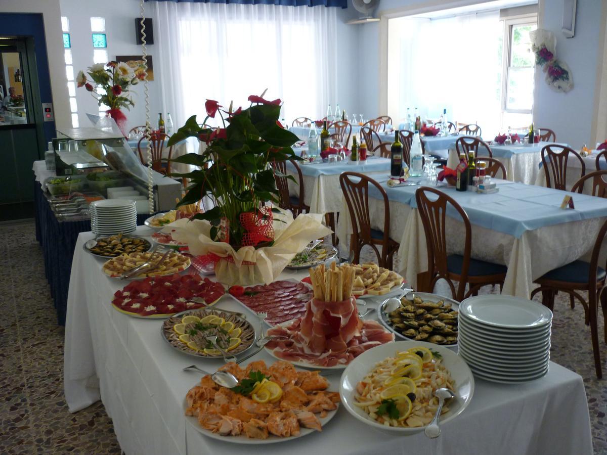 Hotel Latini Rimini Bagian luar foto