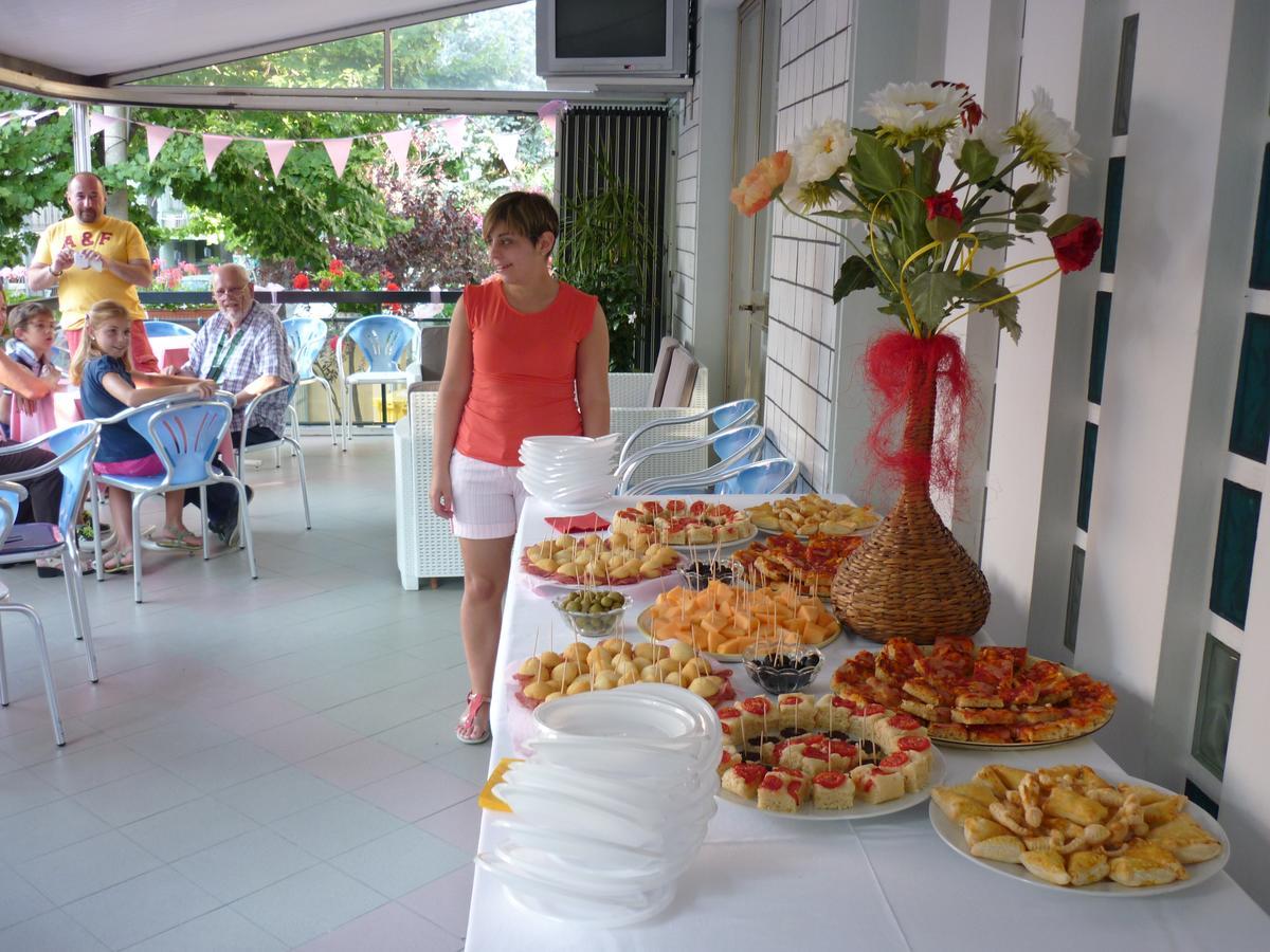 Hotel Latini Rimini Bagian luar foto