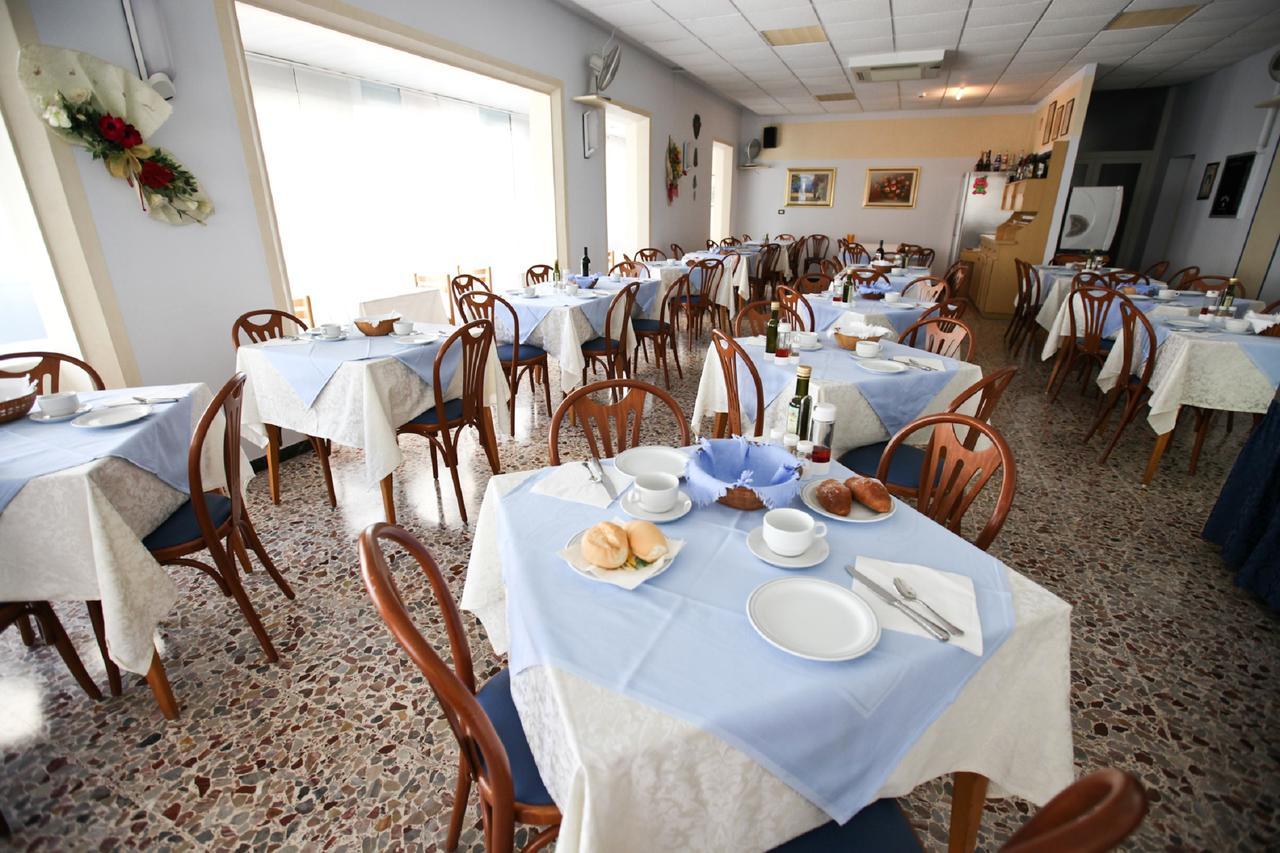 Hotel Latini Rimini Bagian luar foto