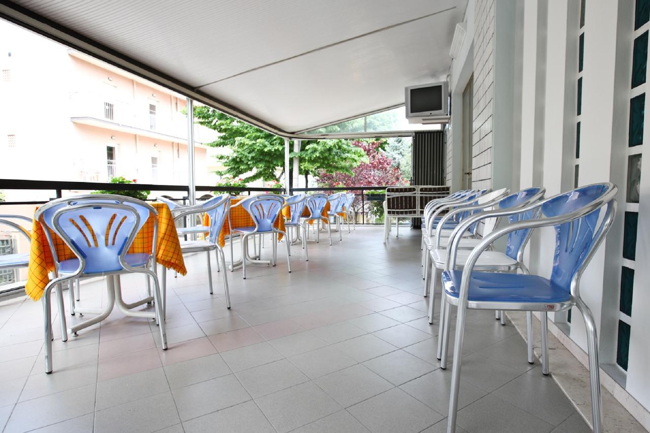 Hotel Latini Rimini Bagian luar foto