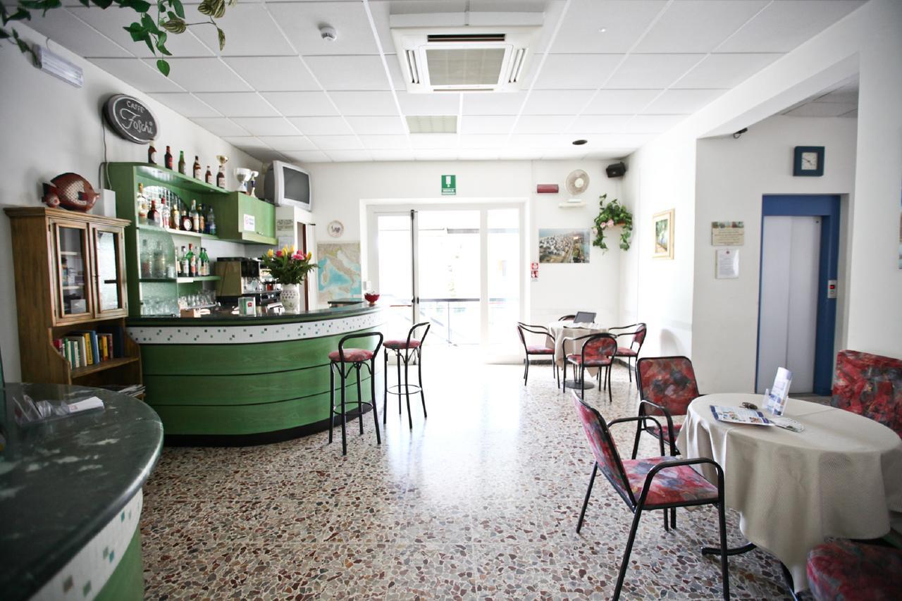 Hotel Latini Rimini Bagian luar foto