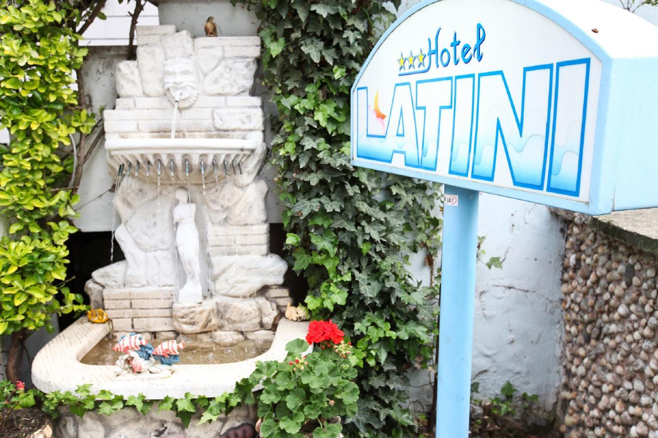 Hotel Latini Rimini Bagian luar foto