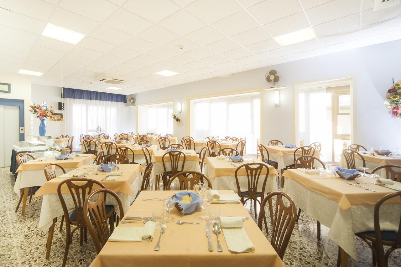 Hotel Latini Rimini Bagian luar foto