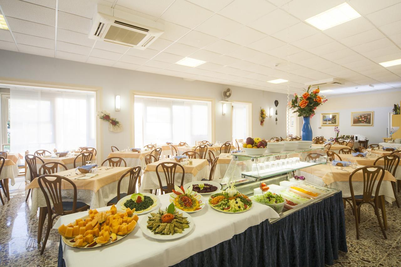 Hotel Latini Rimini Bagian luar foto