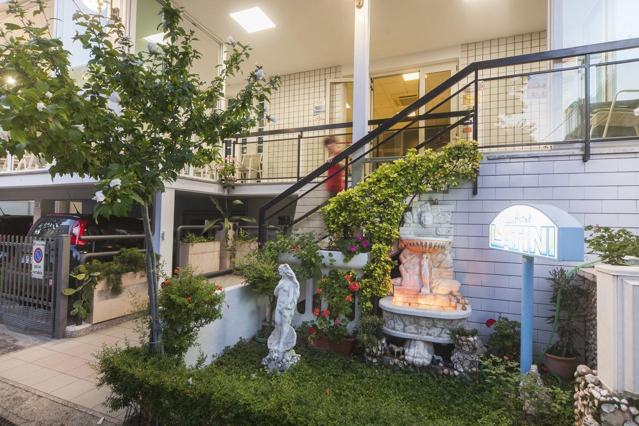 Hotel Latini Rimini Bagian luar foto