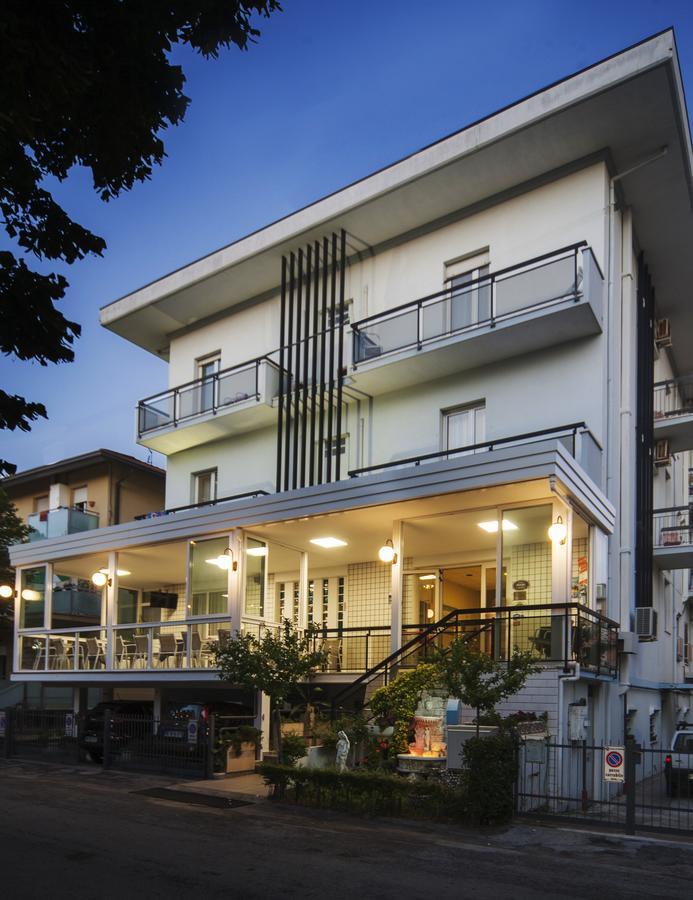 Hotel Latini Rimini Bagian luar foto
